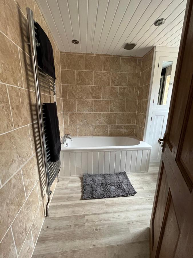 Pet Friendly Cottage Pool Exterior foto